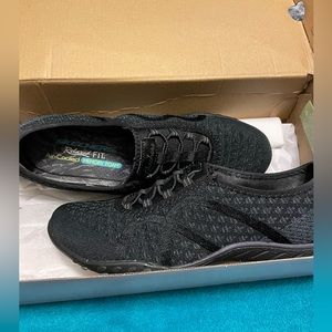 Skechers Fortune Knit women’s 7.5 black shoes with memory foam